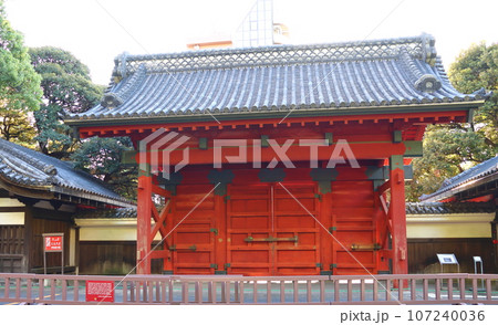 東京大学赤門　本郷キャンパスの旧加賀屋敷御守殿門（ごしゅでんもん）国の重要文化財　東京都文京区本郷 107240036