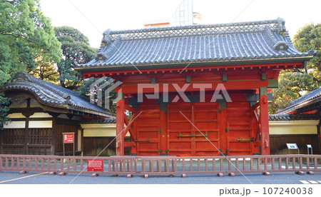 東京大学赤門　本郷キャンパスの旧加賀屋敷御守殿門（ごしゅでんもん）国の重要文化財　東京都文京区本郷 107240038