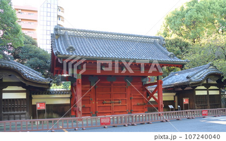 東京大学赤門　本郷キャンパスの旧加賀屋敷御守殿門（ごしゅでんもん）国の重要文化財　東京都文京区本郷 107240040