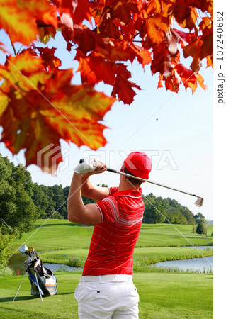 Man playing golf during colorful autumn 107240682