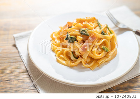 トマトクリームパスタ トマトクリームパスタ 107240833