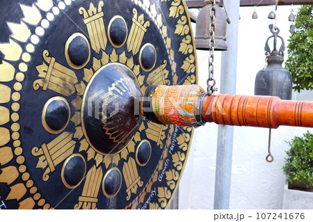Black and gold color Kong or Gong. Black and gold color Kong or Gong. 107241676