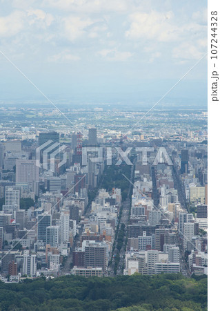 札幌大倉山ジャンプ競技場の展望台から見る大通公園のテレビ塔 107244328