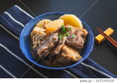 定番料理 ぶり大根 定番料理 ぶり大根 107245039