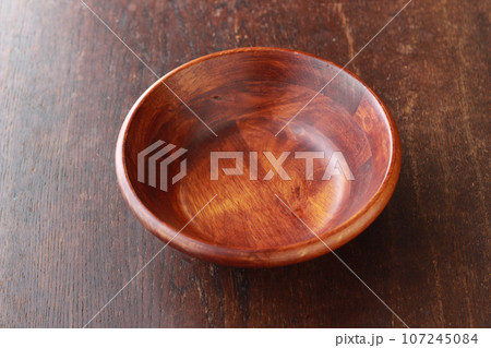 木の器のイメージ（合成用） 107245084