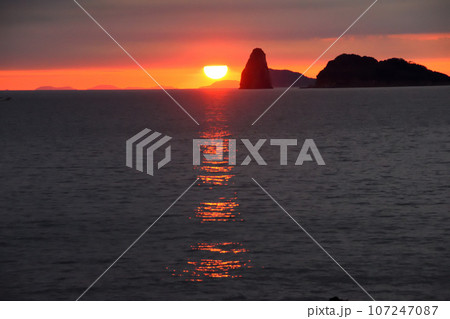 五島灘、角力灘、大角力の夕景 五島灘、角力灘、大角力の夕景 107247087