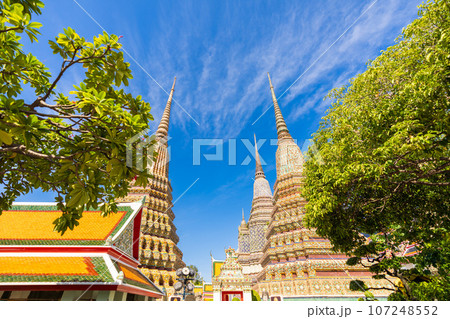バンコク、ワット・ポー、花の咲く涅槃仏寺 バンコク、ワット・ポー、花の咲く涅槃仏寺 107248552