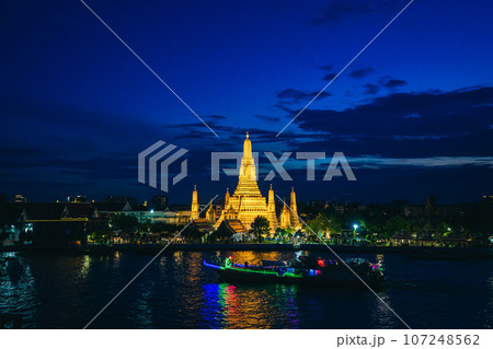 タイの暁の寺　ワットアルンの夜景（2023年撮影） 107248562