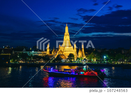タイの暁の寺　ワットアルンの夜景（2023年撮影） 107248563