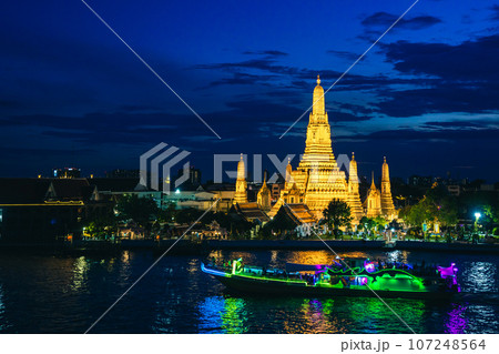 タイの暁の寺　ワットアルンの夜景（2023年撮影） 107248564