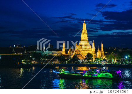 タイの暁の寺 ワットアルンの夜景(2023年撮影) タイの暁の寺 ワットアルンの夜景(2023年撮影) 107248564