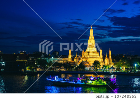 タイの暁の寺　ワットアルンの夜景（2023年撮影） 107248565