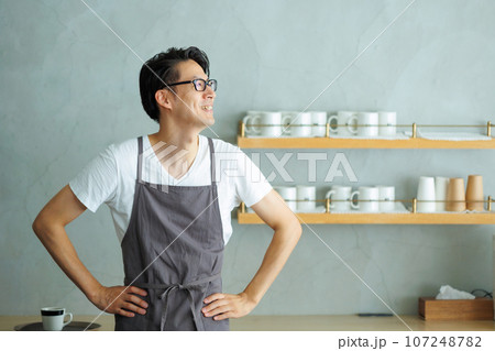 カフェ　男性 107248782