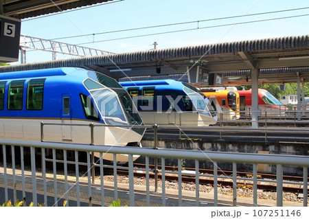 賢島駅に停車中の近鉄特急 賢島駅に停車中の近鉄特急 107251146