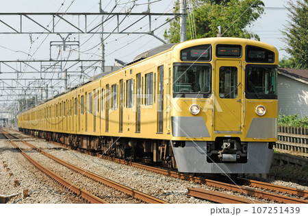 西武池袋線 ひばりヶ丘ー保谷 西武鉄道 2000系 2095F+2457F 西武池袋線 ひばりヶ丘ー保谷 西武鉄道 2000系 2095F+2457F 107251439
