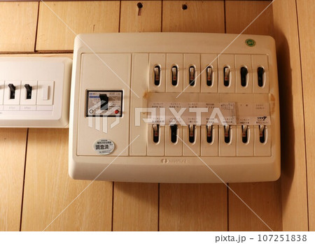 ブレーカー　分電盤 107251838