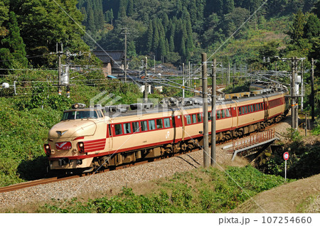 北陸本線 石動ー倶利伽羅 JR西日本 489系 H03編成(金沢) はくたか 北陸本線 石動ー倶利伽羅 JR西日本 489系 H03編成(金沢) はくたか 107254660