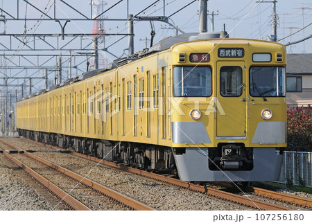 西武鉄道　拝島線　東大和市ー小川　2000系 107256180