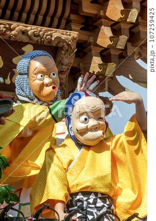 踊る民俗芸能祭りにおける火男【ひょっとこ面イメージ】 踊る民俗芸能祭りにおける火男【ひょっとこ面イメージ】 107259425