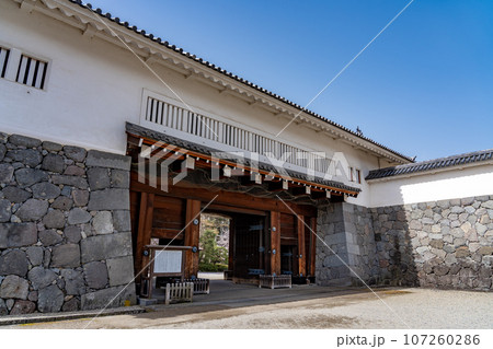 山形県霞城公園内の山形城址東大手門 山形県霞城公園内の山形城址東大手門 107260286