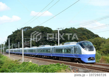 ブルーのリバイバルカラーの常磐線特急 107260726