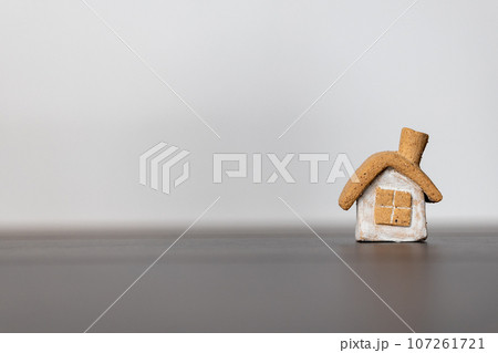 素焼き陶器の小さなかわいいおうち 素焼き陶器の小さなかわいいおうち 107261721