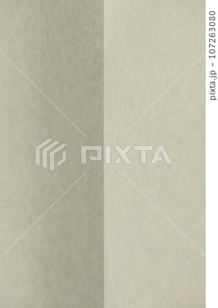 和紙による明暗イメージの背景素材 107263080