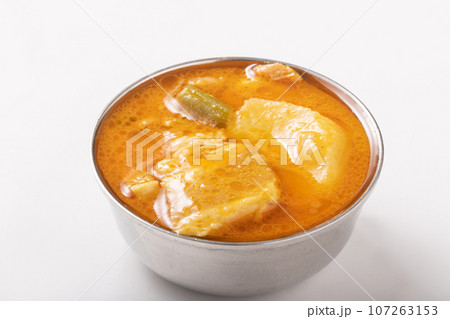 タイカレー　(イエロー)　豚肉・野菜・ターメリック・クミン・ココナッツミルク 107263153