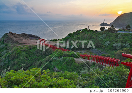 【元乃隅神社 (早朝)】 山口県長門市油谷津黄 107263909