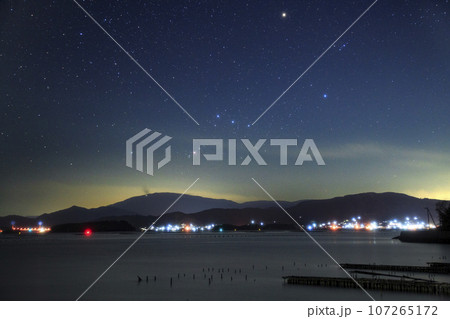 瀬戸内の冬の星景 沈むオリオン座 瀬戸内の冬の星景 沈むオリオン座 107265172