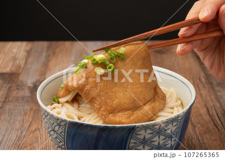 うどん　きつね  箸あげ 107265365