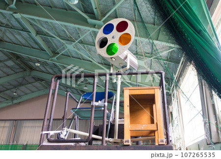 体育館に設置された照明 体育館に設置された照明 107265535
