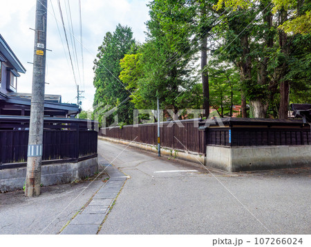 趣深い横手市の羽黒町 武家屋敷通り 歴史的街並み 趣深い横手市の羽黒町 武家屋敷通り 歴史的街並み 107266024