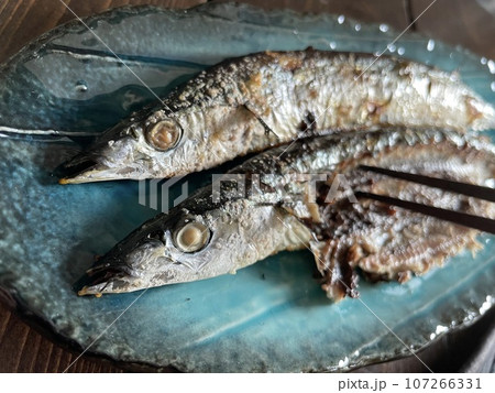 サンマの塩焼き 秋を代表する魚の秋刀魚塩焼き サンマの塩焼き 秋を代表する魚の秋刀魚塩焼き 107266331
