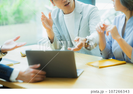 ビジネスシーン ビジネスシーン 107266343