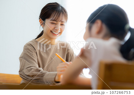 小学生 宿題 勉強 家庭教師 小学生 宿題 勉強 家庭教師 107266753