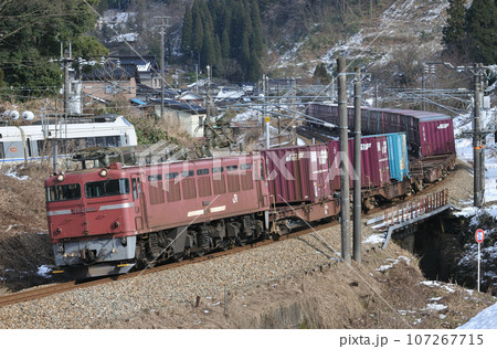 北陸本線　石動ー倶利伽羅　JR貨物　EF81-406（富山） 107267715