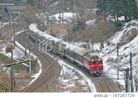 北陸本線　石動ー倶利伽羅　JR東日本　EF81-151（長岡）＋24系　トワイライトエクスプレス 107267720