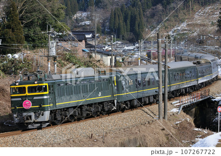 北陸本線 石動ー倶利伽羅 JR西日本 EF81-114(敦賀)+24系 トワイライトエクスプレス 北陸本線 石動ー倶利伽羅 JR西日本 EF81-114(敦賀)+24系 トワイライトエクスプレス 107267722