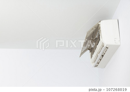 Air conditioner in clear white room in flat 107268019