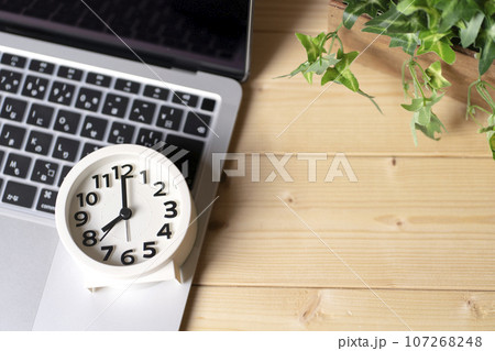 時計　時間　8時　20時　8：00　20：00 107268248