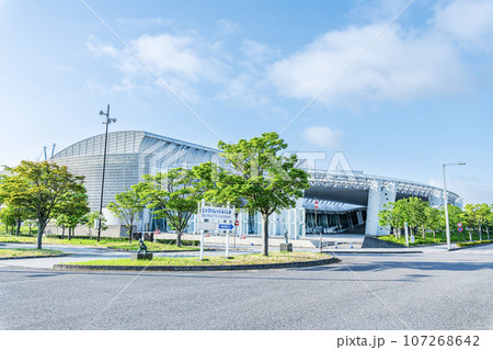 福島県郡山市　快晴の福島県産業交流館（ビッグパレットふくしま） 107268642