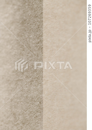 和紙による明暗イメージの背景素材 和紙による明暗イメージの背景素材 107269359