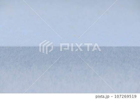 和紙による明暗イメージの背景素材 107269519