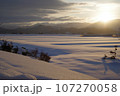 冬の早朝 雪景色（新潟県で撮影） 107270058