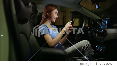 businesswoman use smartphone in car businesswoman use smartphone in car 107270231