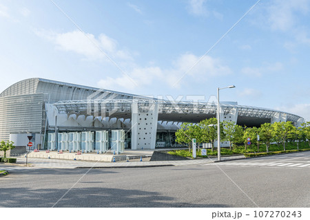 福島県郡山市　快晴の福島県産業交流館（ビッグパレットふくしま） 107270243