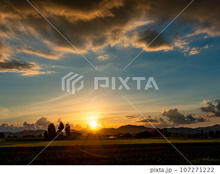 秋田県大仙で出会った美しい夏の夕暮れ 秋田県大仙で出会った美しい夏の夕暮れ 107271222