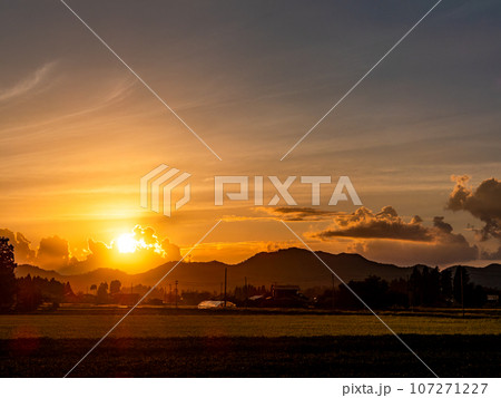 秋田県大仙で出会った美しい夏の夕暮れ 107271227