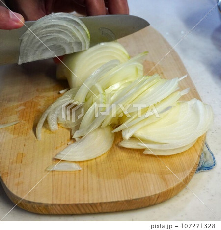 「玉ねぎのスライス」 「玉ねぎのスライス」 107271328